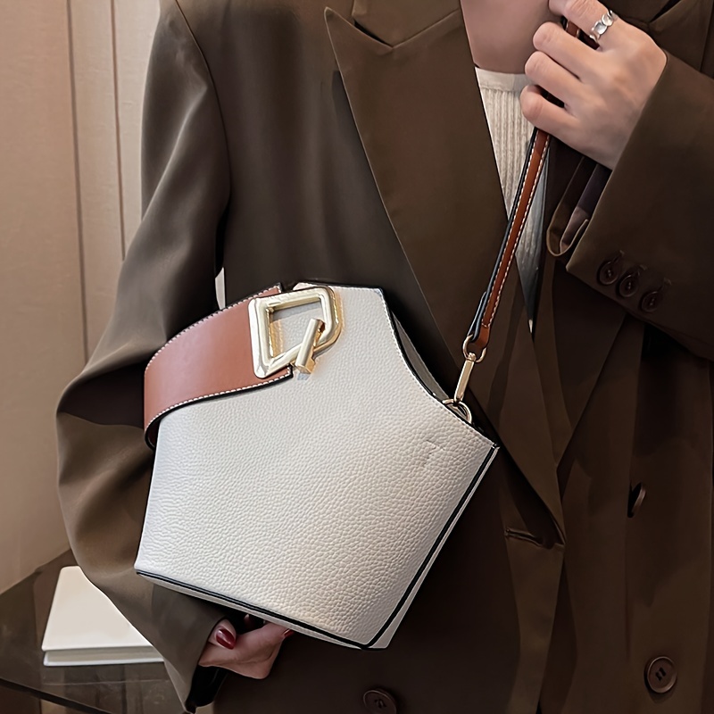 Elegant White Pebbled Bucket B - đánh giá và giá Luxury Bags White