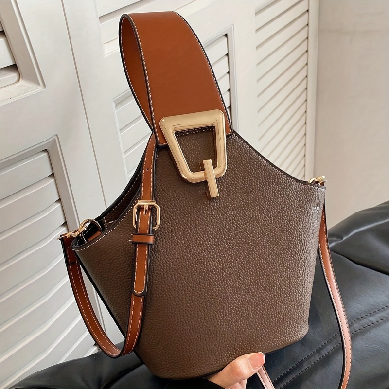 Elegant White Pebbled Bucket B - đánh giá và giá Luxury Bags White